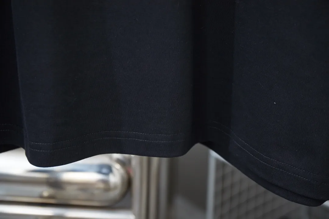 🅿️200 Chrome Hearte 25SS early spring new model, printed hot diamond short sleeves, light luxury, a must-have item for daily commuting for men and women, correct version, welcome to compare, detailed features · 280 grams of 100% pure cotton double yarn jersey fabric · Special thickened 32 pieces of double-strand 1X1 thread in the same vat · Environmentally friendly screen hand printing ➕ Imported Australian matte pearl diamond ➕ Three-dimensional wow glue high temperature hot pressing · Double-needle sewing and cross-seam technology · Original main mark, washed tag, branded moisture-proof paper packaging Color: black/white/grey Size: S/M/L/XL